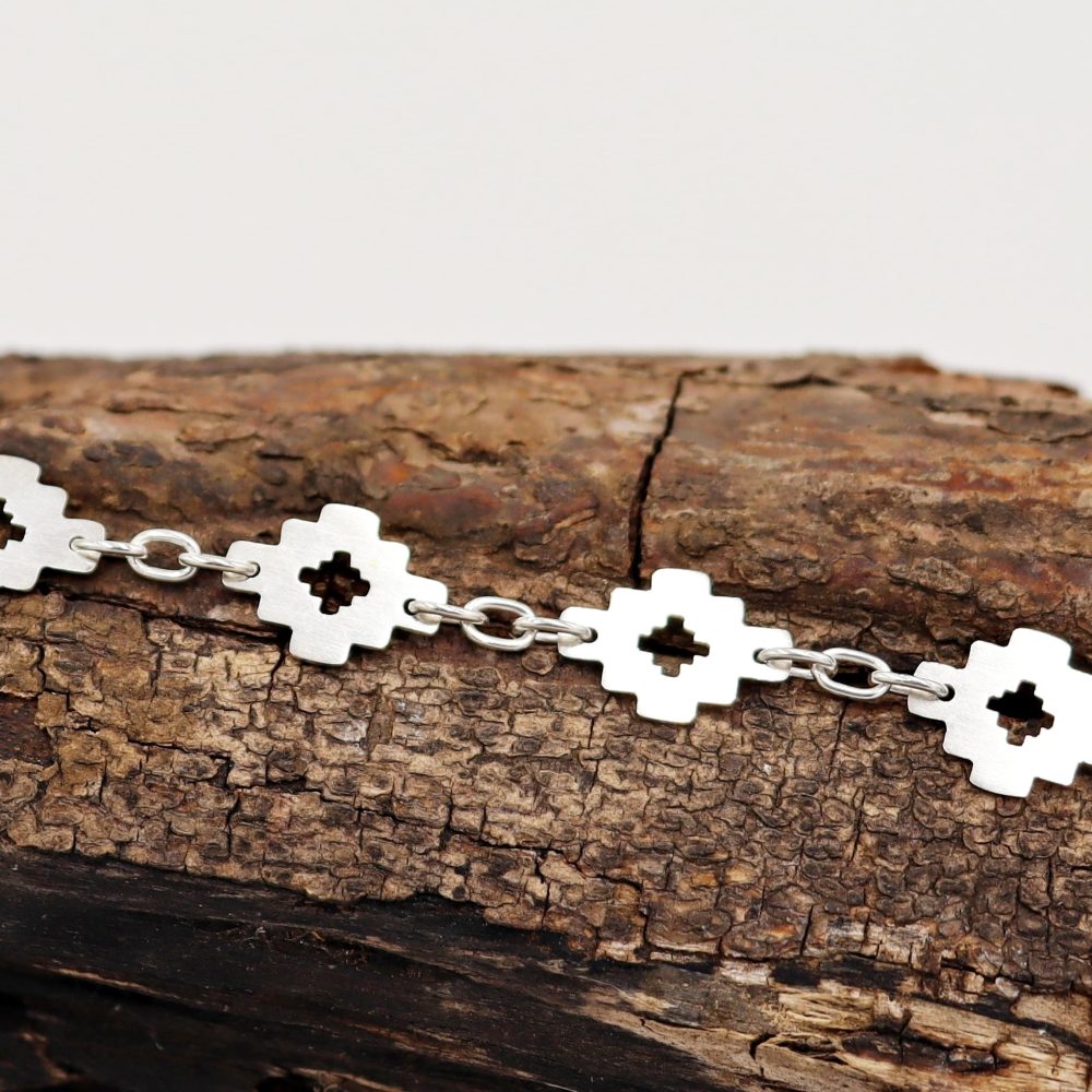 Sterling Silver Link Bracelet with 6 Medals Trarikü Kayu Greca - Image 3