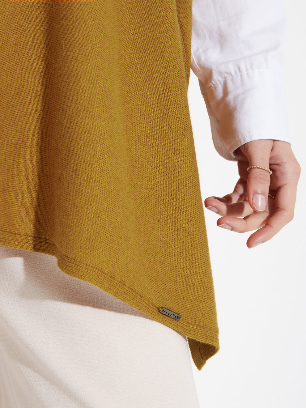 Zarah Cotton and Baby Alpaca Poncho Andes Luxe Zarah Cotton and Baby Alpaca Poncho - Image 9