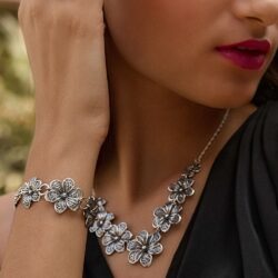 Kantuta Oxidized Sterling Silver Filigree Flower Bracelet